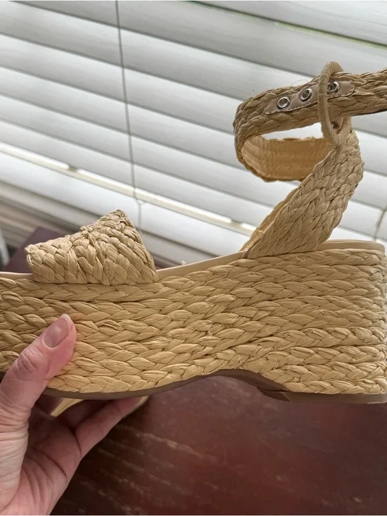 Marc Fisher steel sandal, platform, summer, 7.5M - Picture 7 of 11